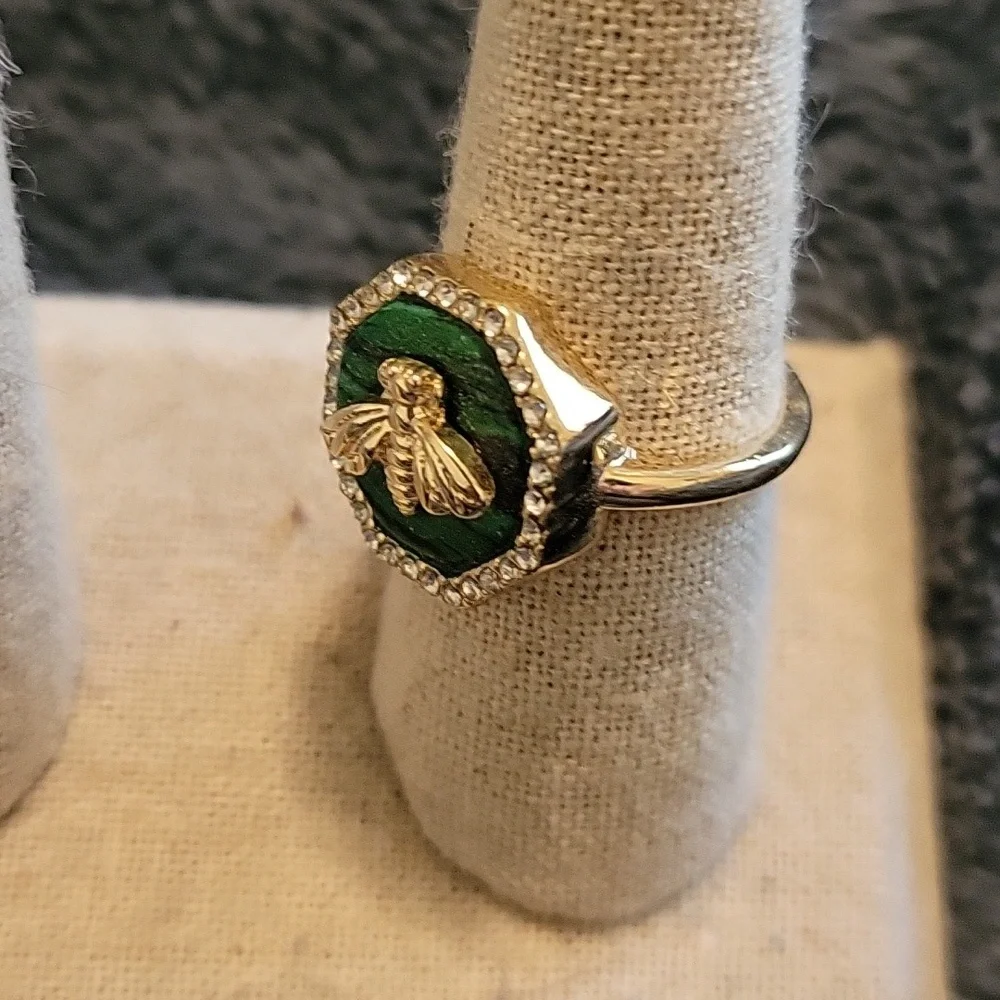 Elegant Green and Gold Bee Ring Awaken Ring Size 8 - Picture 3 of 3